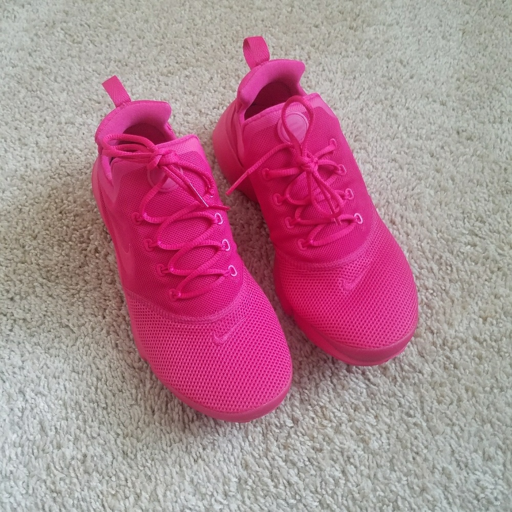 Pink Nike presto fly